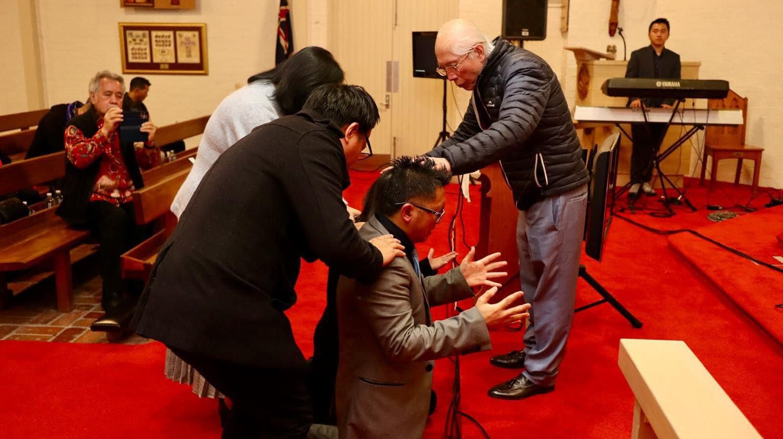 MD GPdI Australia menahbiskan GPdI Emmanuel dan melantik Ps. Defin Pangkey sebagai Gembala Sidang. Acara pelantikan berlangsung khidmat dengan dukungan penuh dari jemaat GPdI Emmanuel Noble Park.