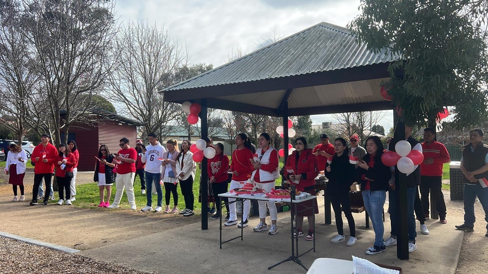 GPdI Emmanuel Noble Park Australia merayakan HUT ke-79 Kemerdekaan Republik Indonesia dengan penuh sukacita melalui ibadah dan perlombaan yang mempererat tali persaudaraan antar jemaat. Semangat cinta tanah air tetap berkobar di hati warga Indonesia di Australia, bahkan di perantauan.